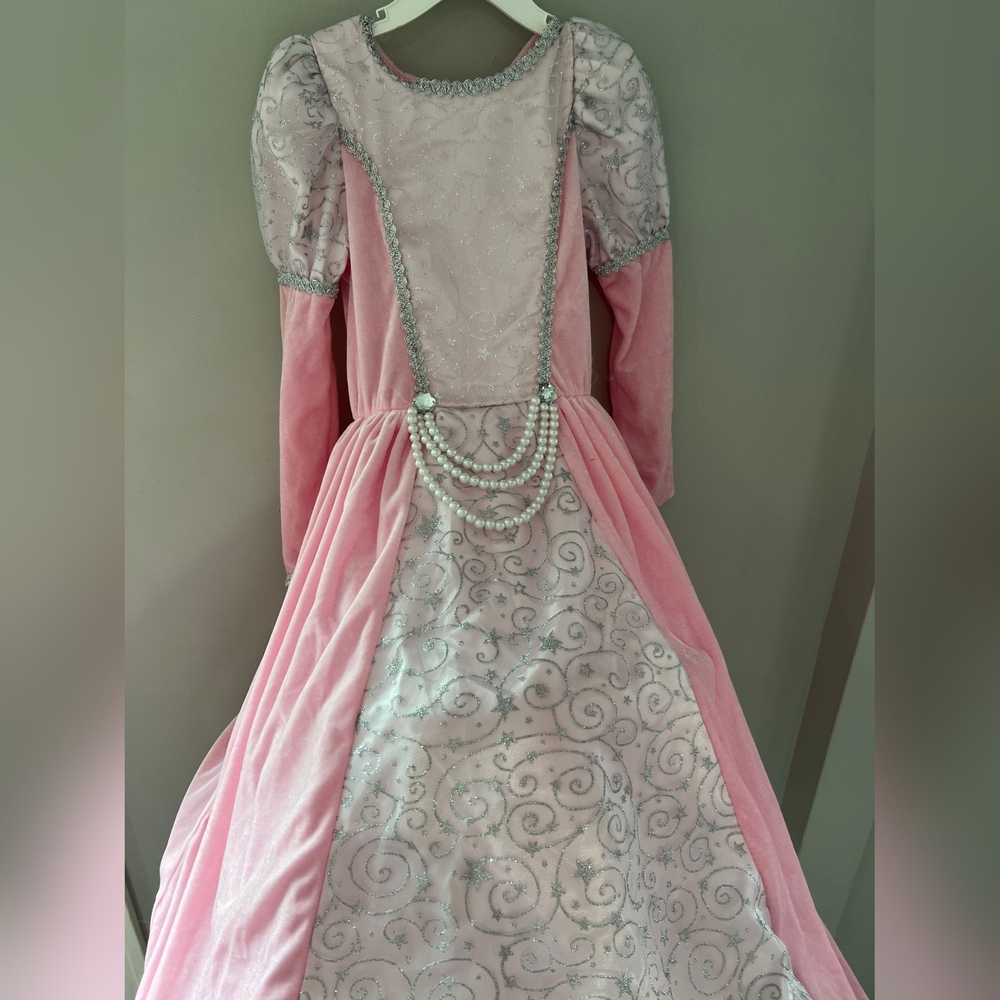 Dream play princess dres size 5/6 with cape.